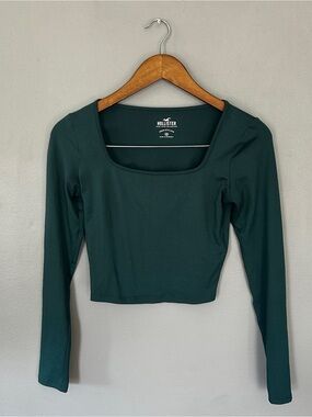 Hollister Must-Have Collection Women’s XS Green Long Sleeve Crop Top